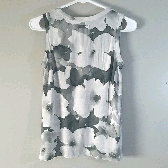 Vera Wang floral tank, size PS - Picture 6 of 7